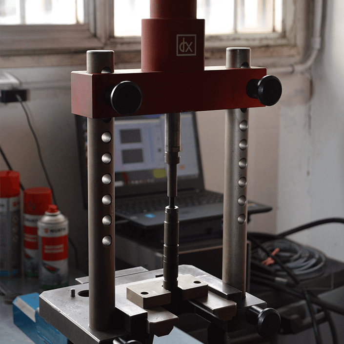 DITEX – pressa idraulica per montaggio e smontaggio iniettori